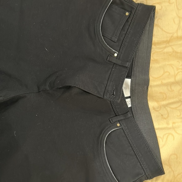 So slimming black jeans w/ leather piping on front pockets size 2.5 - Picture 3 of 5